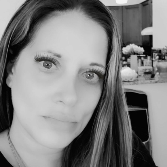 Meet your Posher, Rachel - Picture 3 of 3